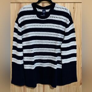 GAP 24/7 Split Hem Sweater NWOT Size Small Tall